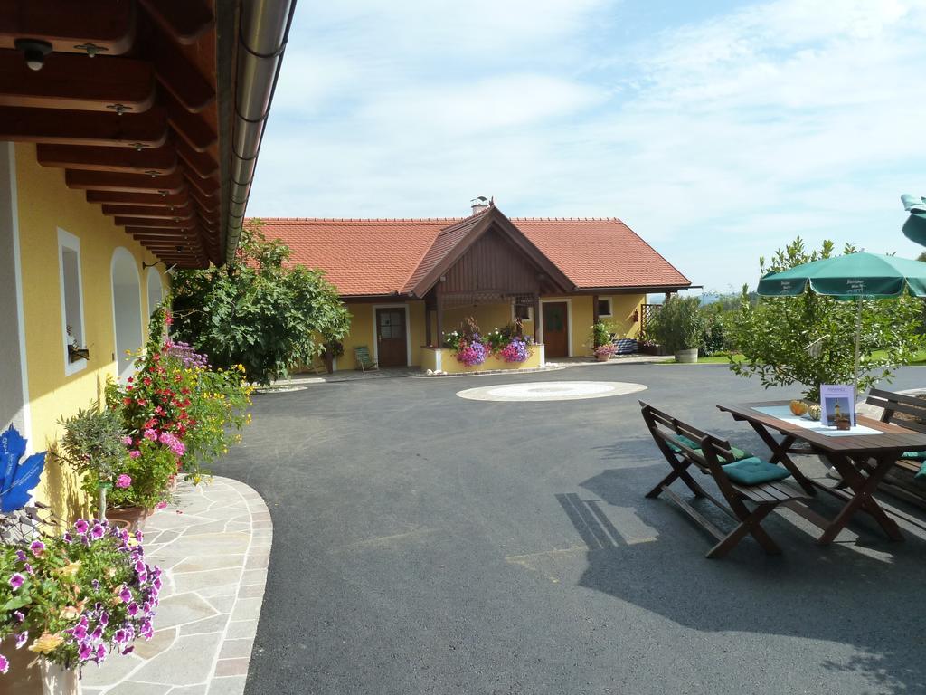 Weingut- Gästezimmer Marko Leutschach Exterior foto